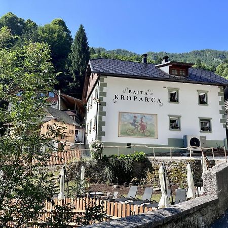 Bajta Kroparica Buitenkant foto