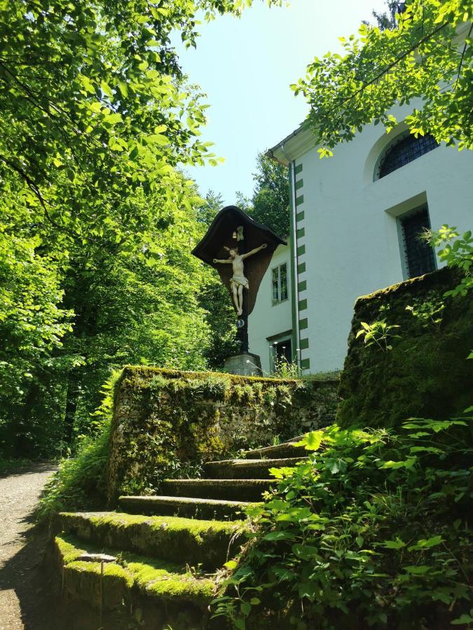 Bajta Kroparica Buitenkant foto