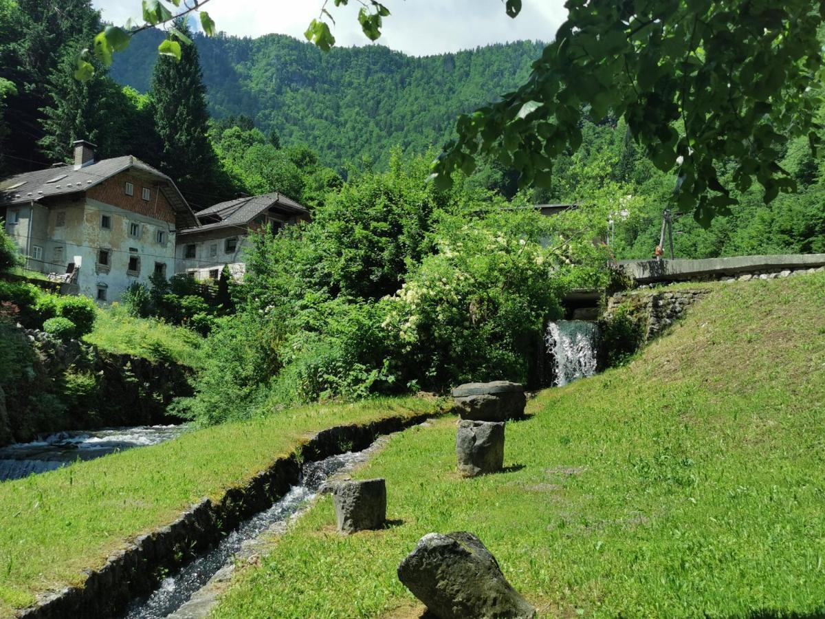 Bajta Kroparica Buitenkant foto