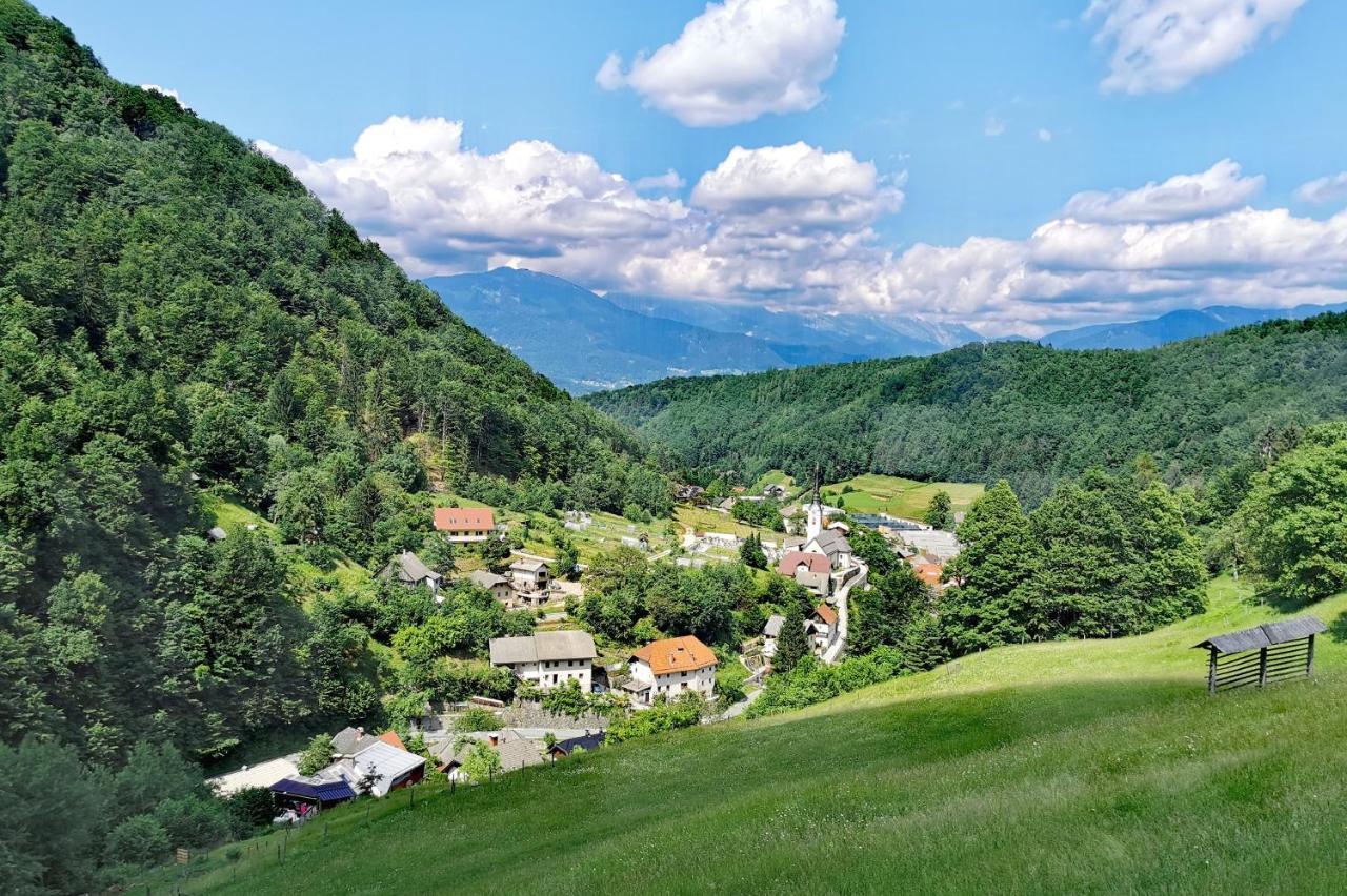 Bajta Kroparica Buitenkant foto
