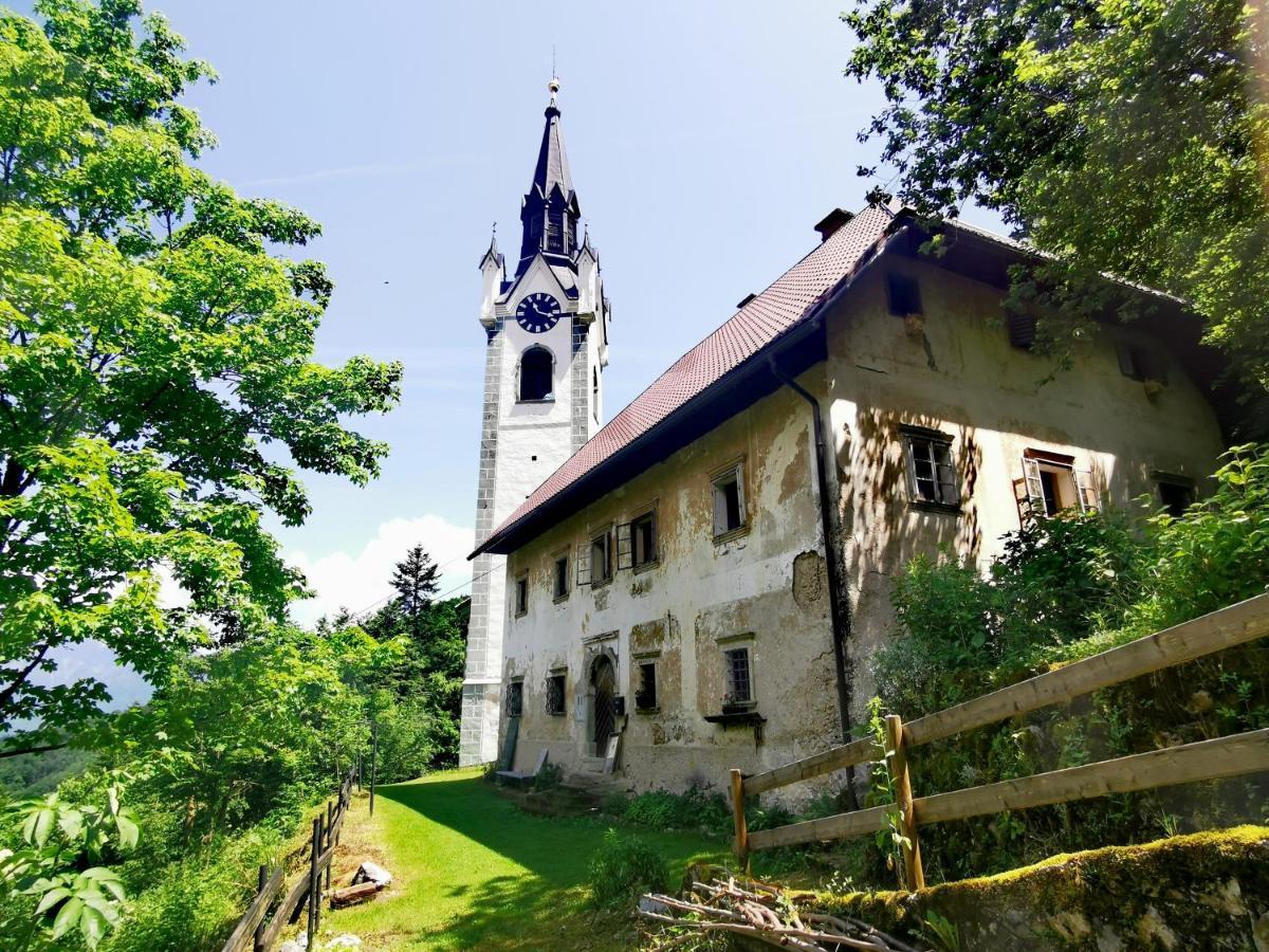 Bajta Kroparica Buitenkant foto